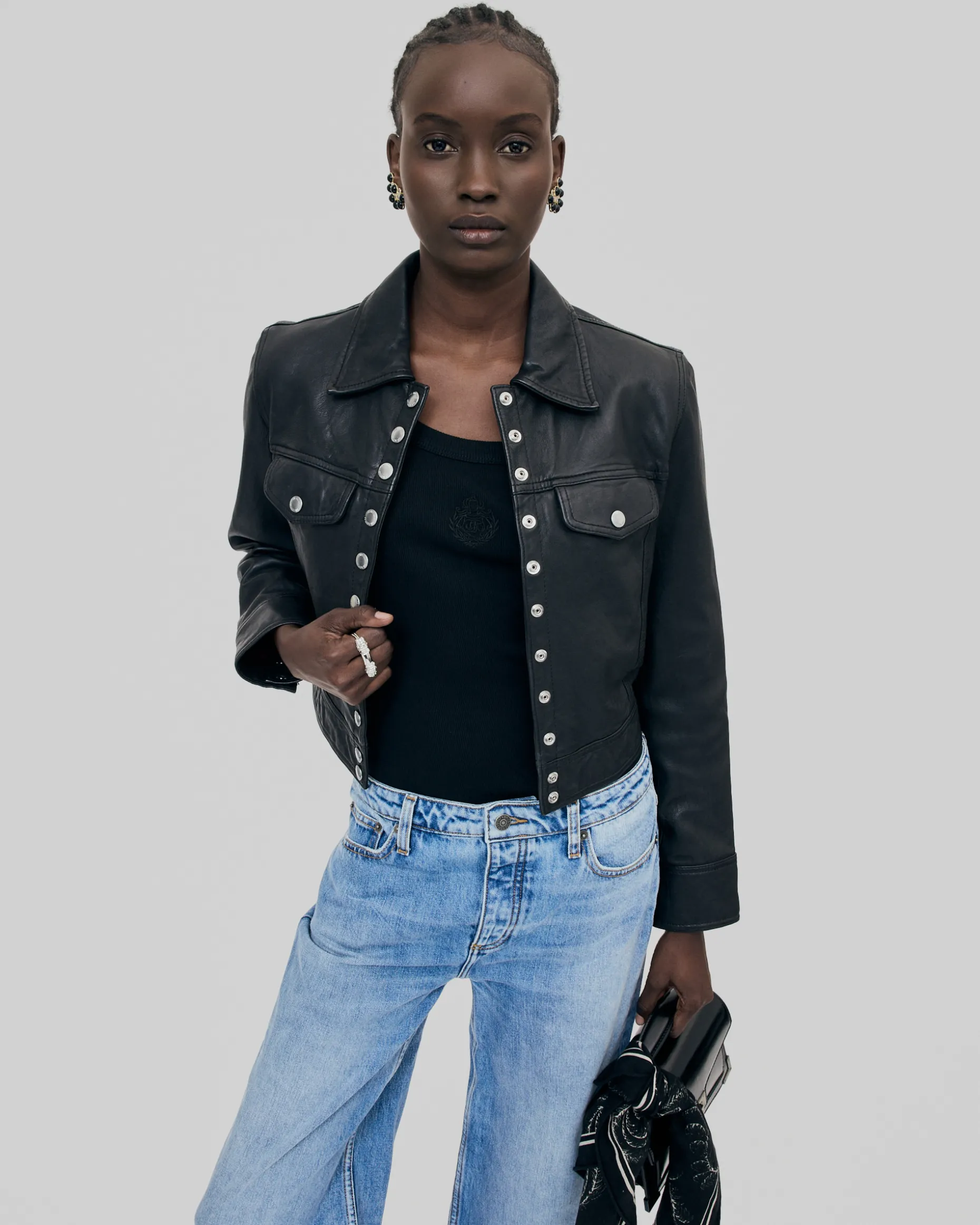 Blouson court en cuir noir
