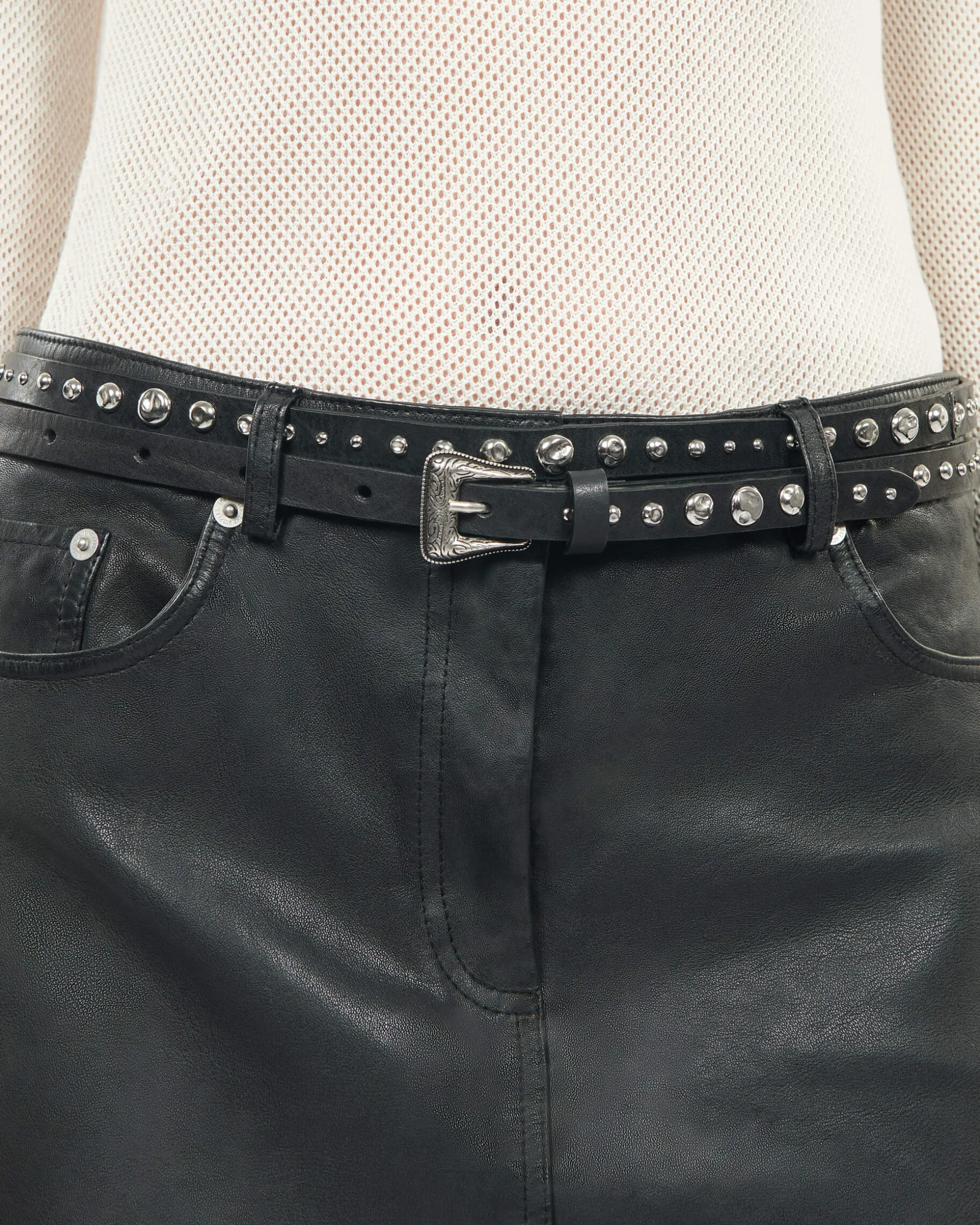 Ceinture fine en cuir avec clous noire