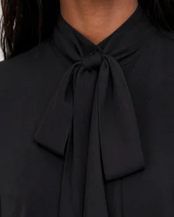 Chemise avec lavallière noire