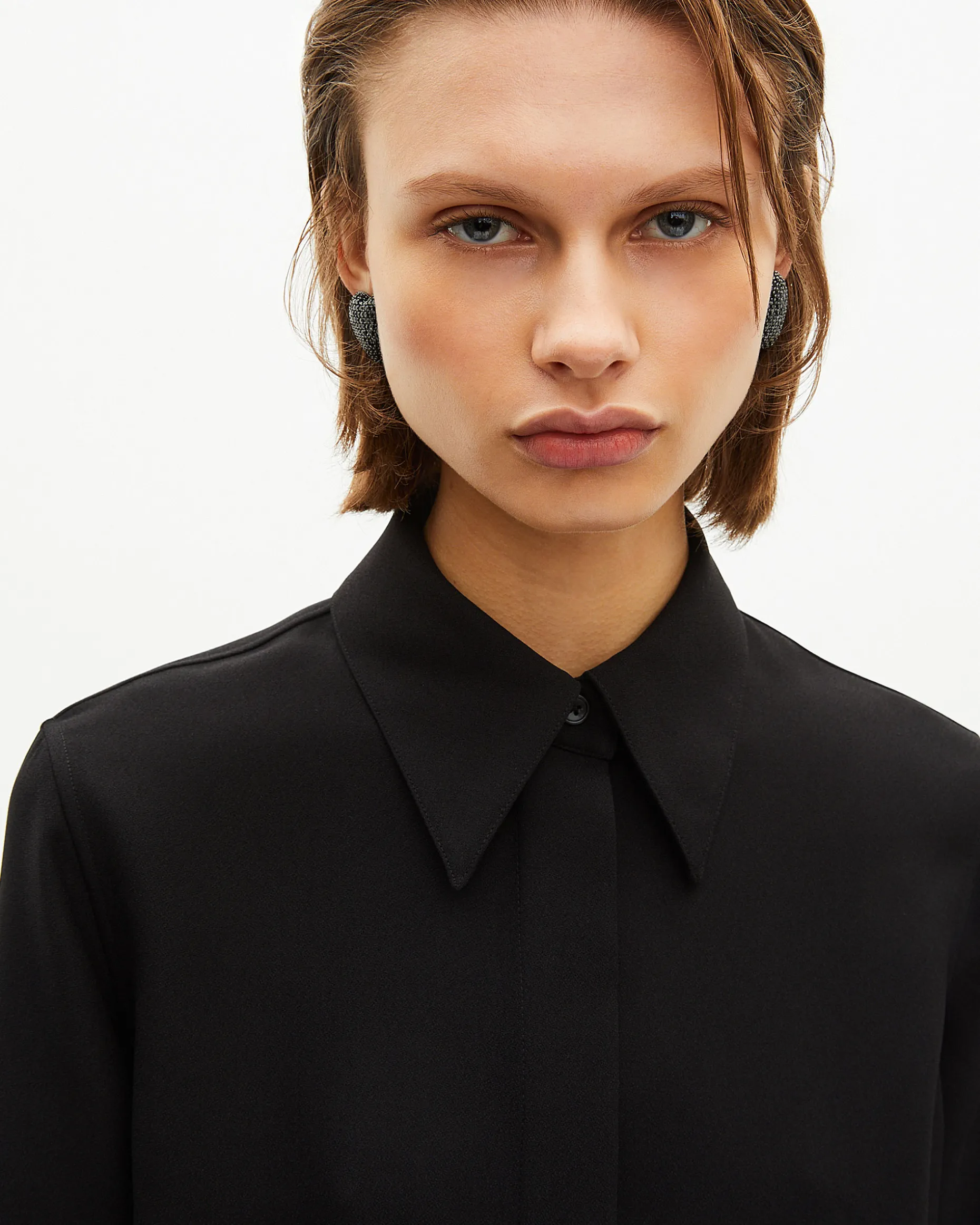 Chemise en satin noire