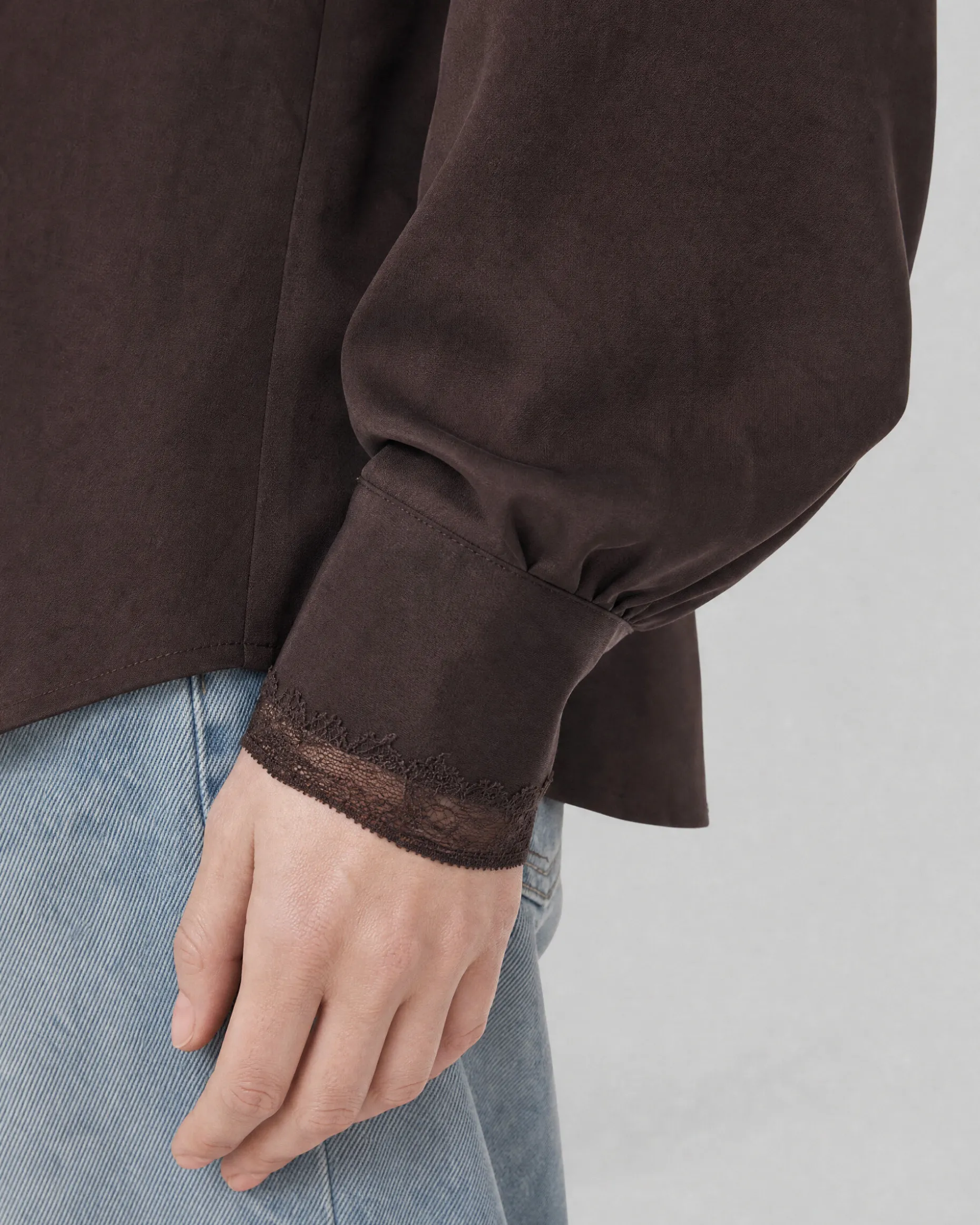 Chemise en soie avec dentelle marron