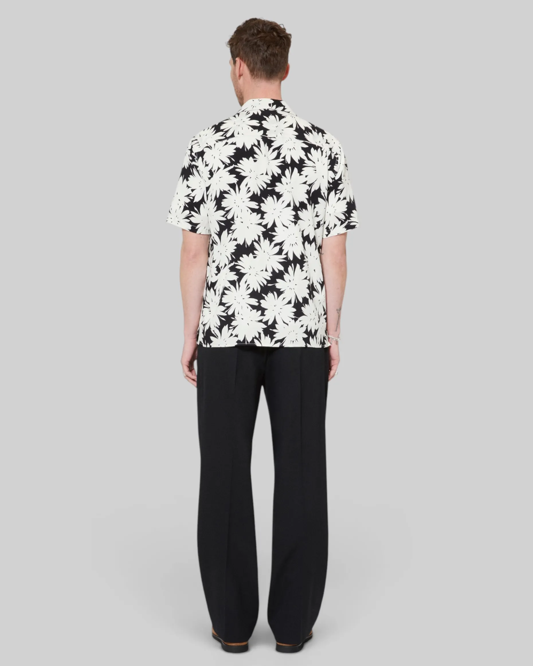 Chemise manches courtes imprimé fleuri noire