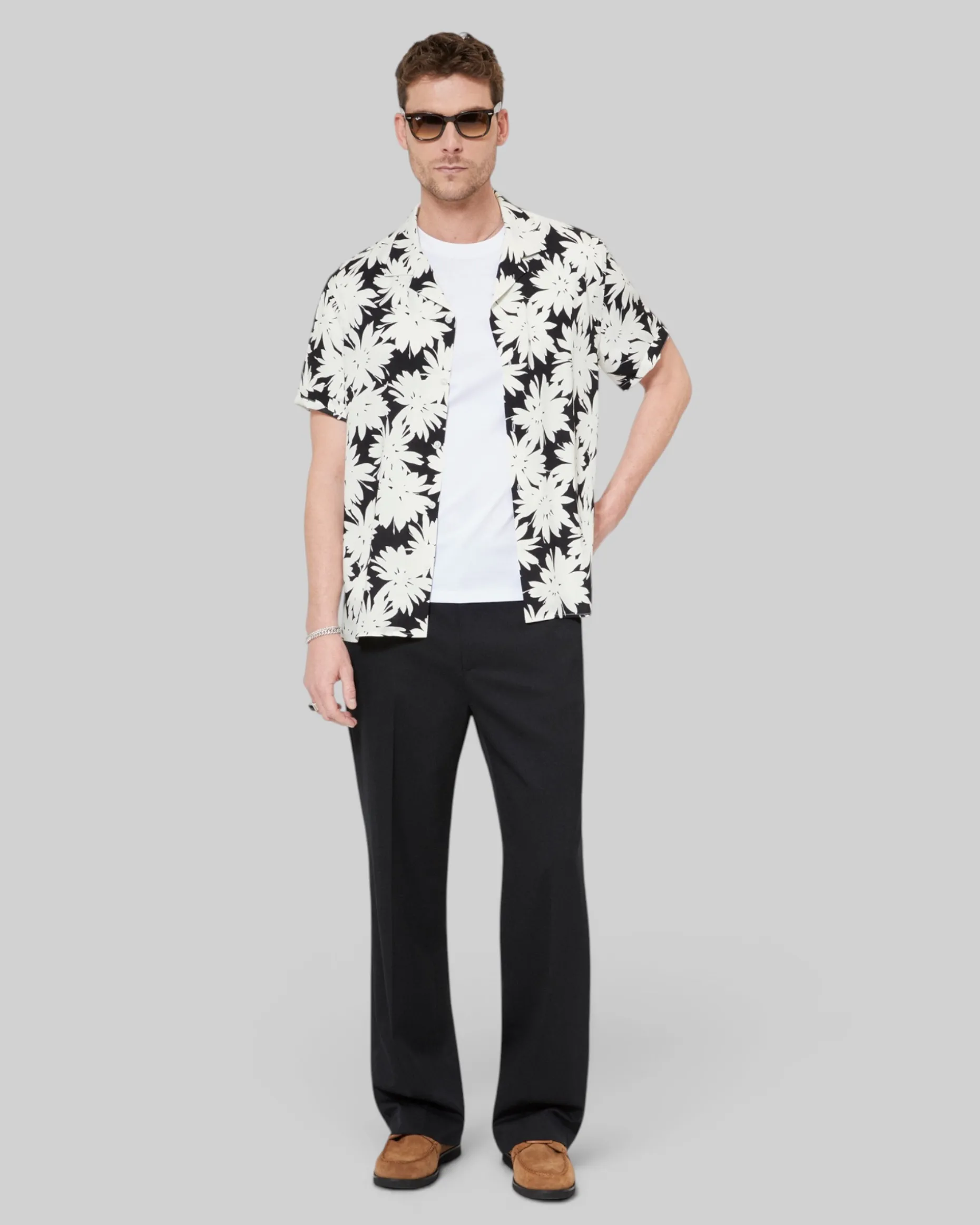 Chemise manches courtes imprimé fleuri noire