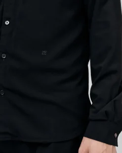 Chemise noire avec broderie
