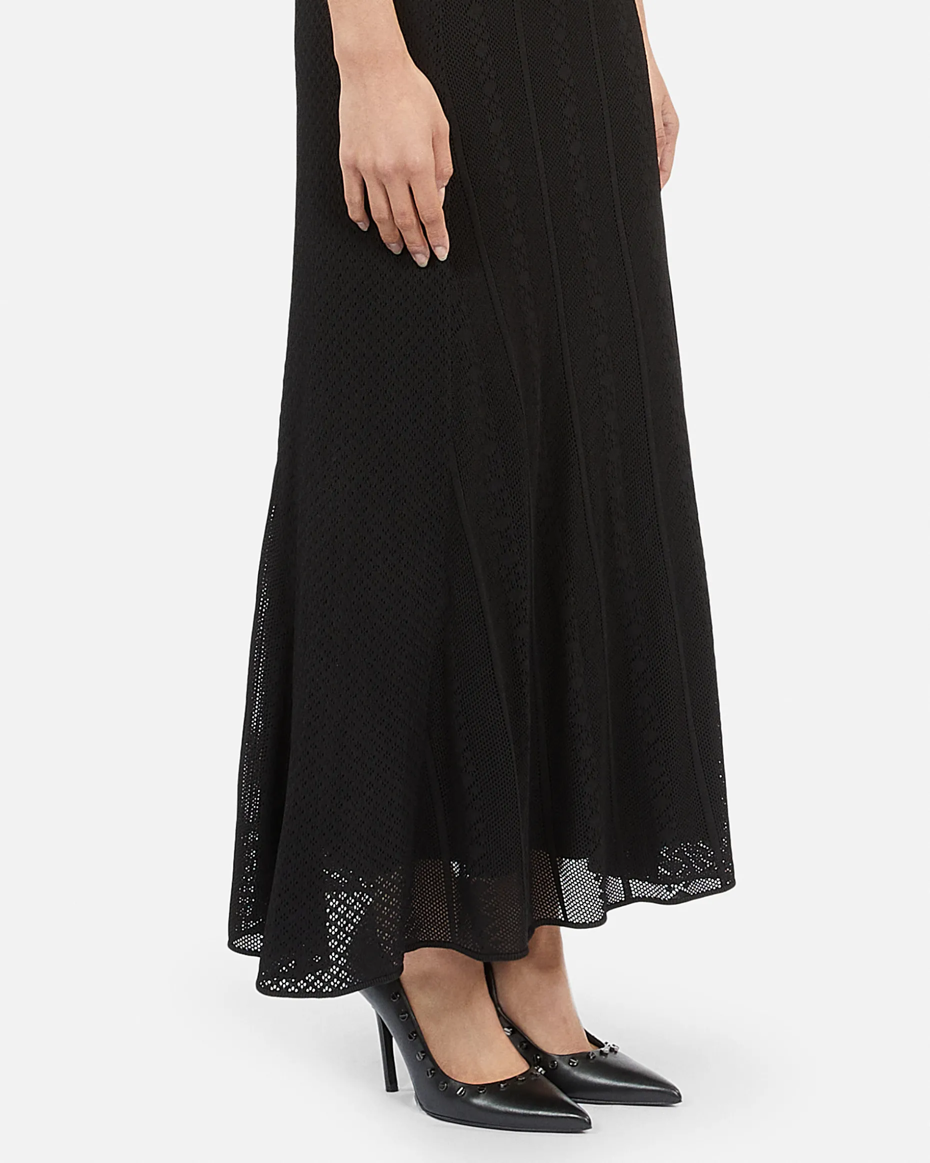 Escarpins à talons en cuir avec clous noirs