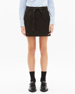 Jupe courte en satin noire