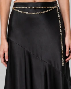 Jupe midi en satin avec chaîne dorée noire