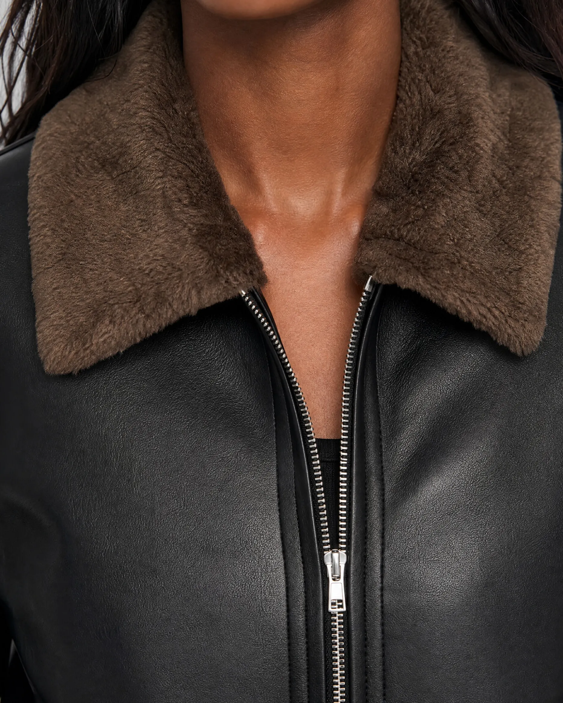 Manteau en fausse fourrue reversible kaki et noir
