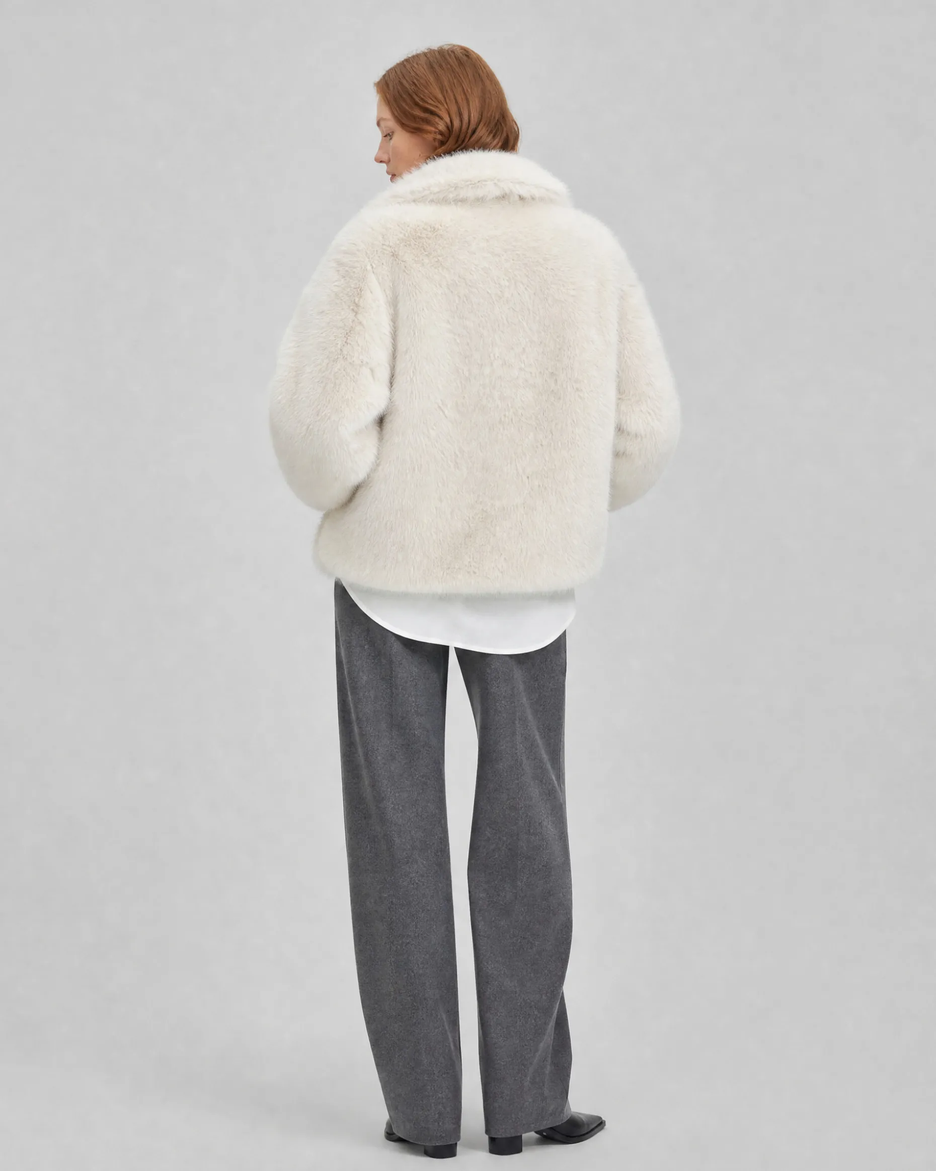 Manteau en fausse fourrure col montant ecru