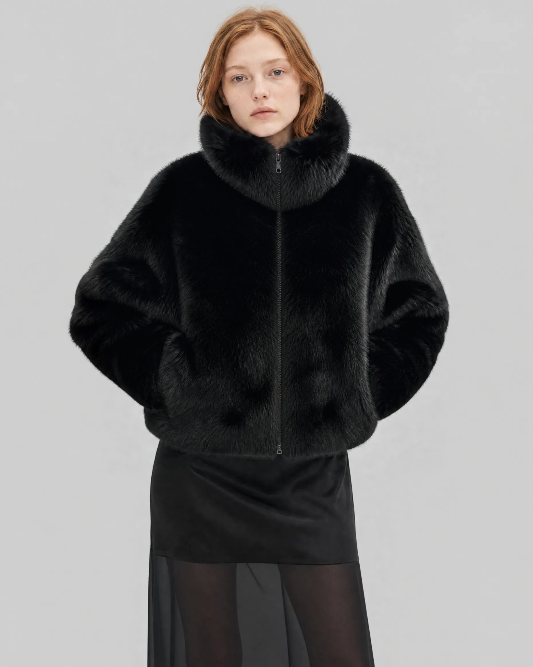 Manteau en fausse fourrure col montant noir