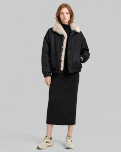 Manteau en fausse fourrure reversible beige et noir