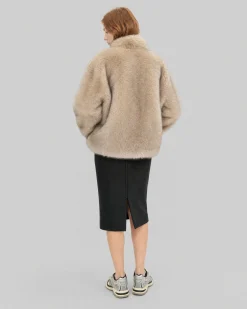 Manteau en fausse fourrure reversible beige et noir