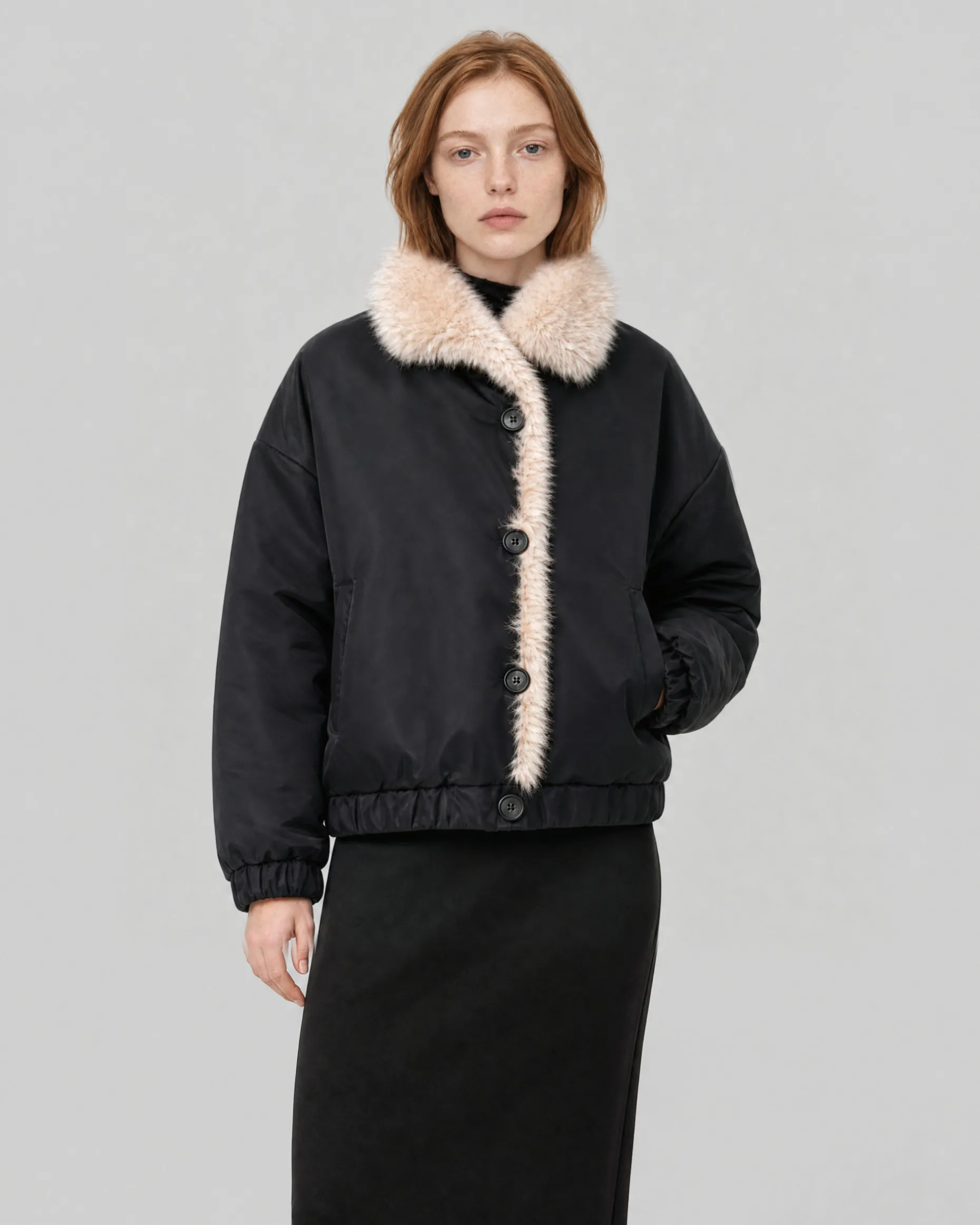Manteau en fausse fourrure reversible beige et noir