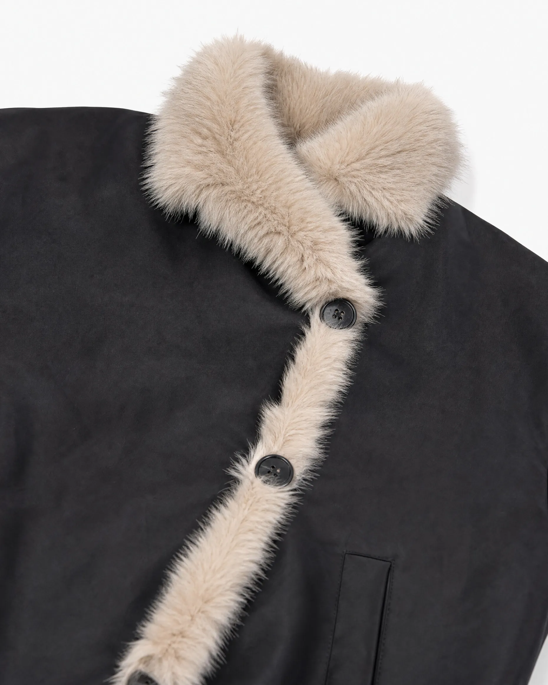 Manteau en fausse fourrure reversible beige et noir