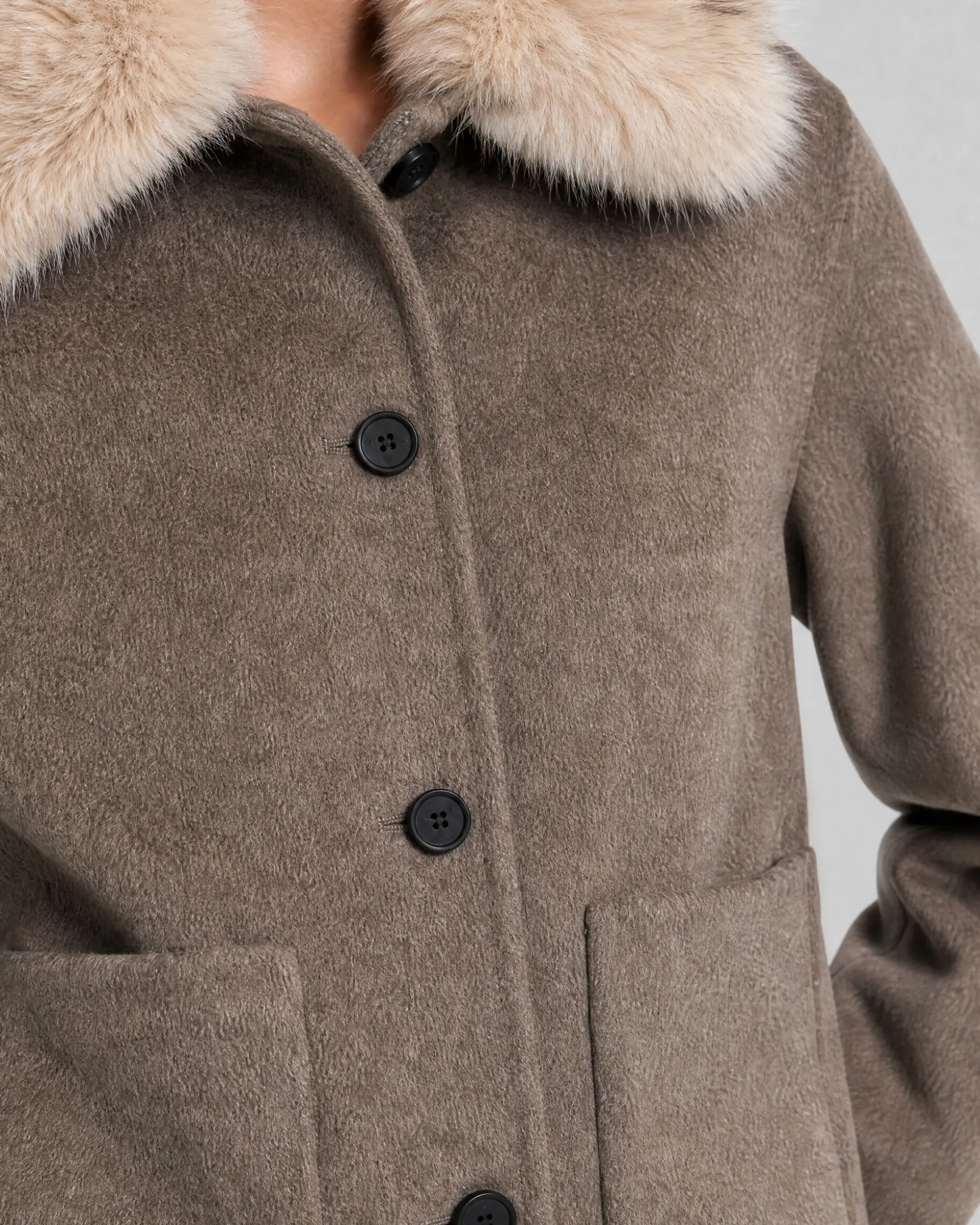 Manteau en laine mélangée avec col fausse fourrure beige