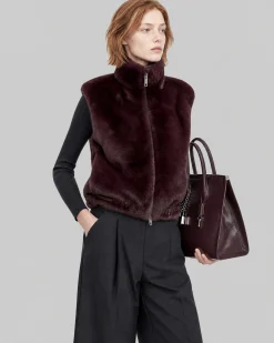 Manteau sans manches en fausse fourrure bordeaux