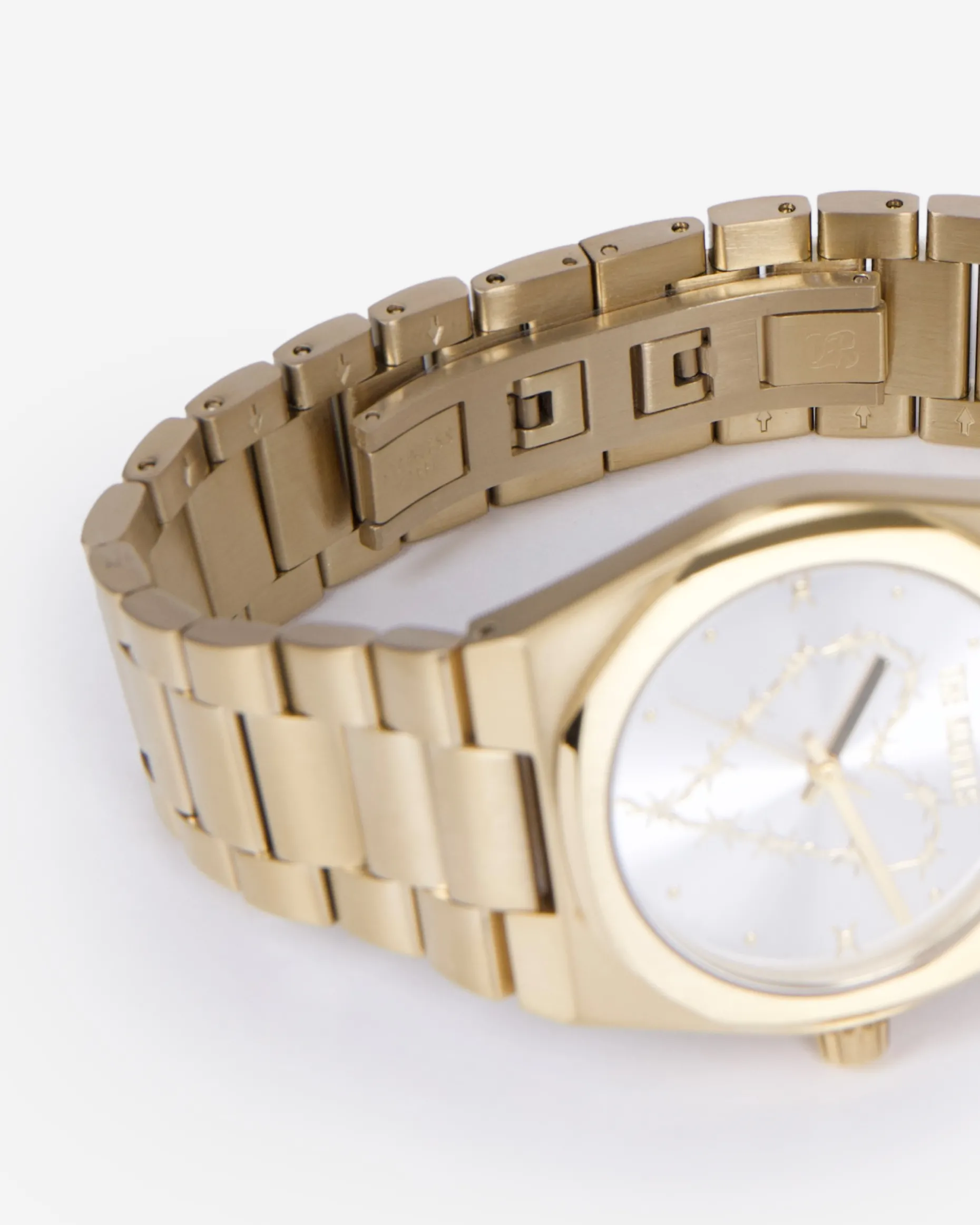 Montre avec coeur dorée