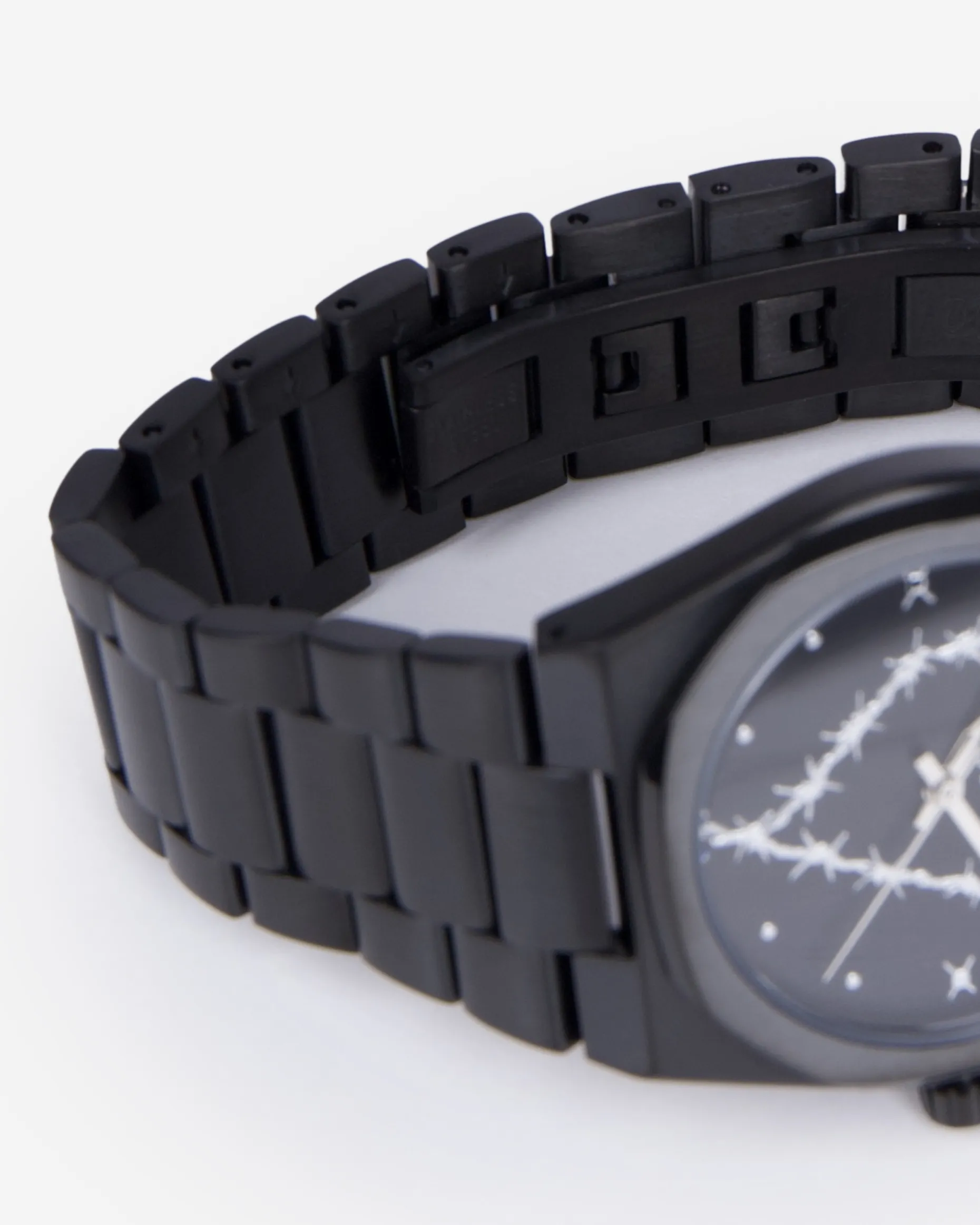 Montre avec coeur noire