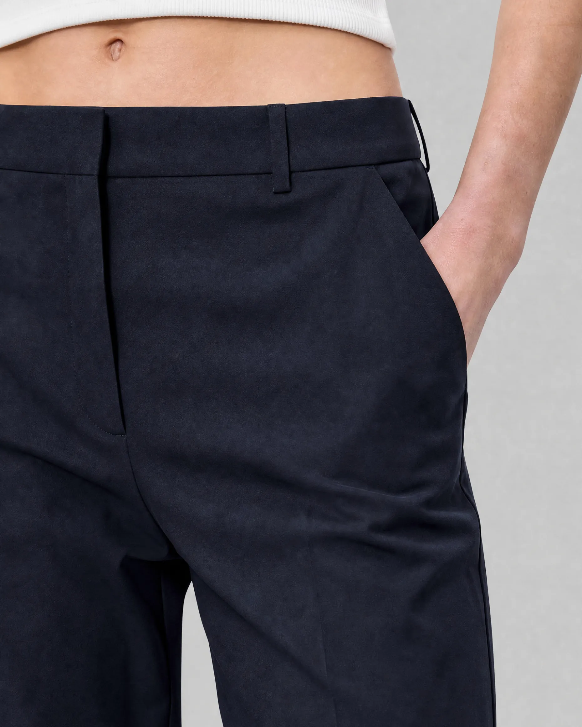 Pantalon de tailleur ajusté en laine marine