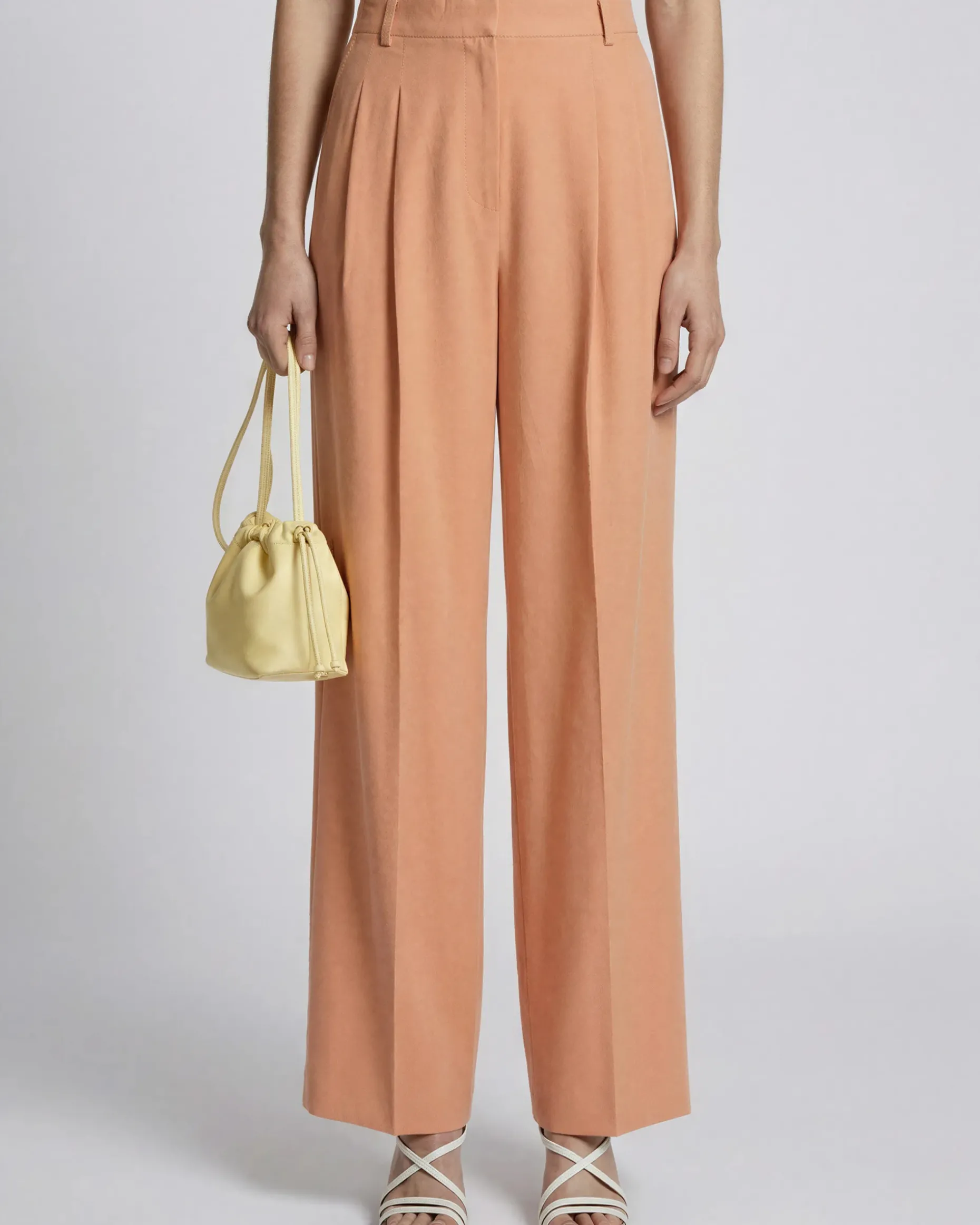 Pantalon de tailleur à pinces large en lin et coton orange clair