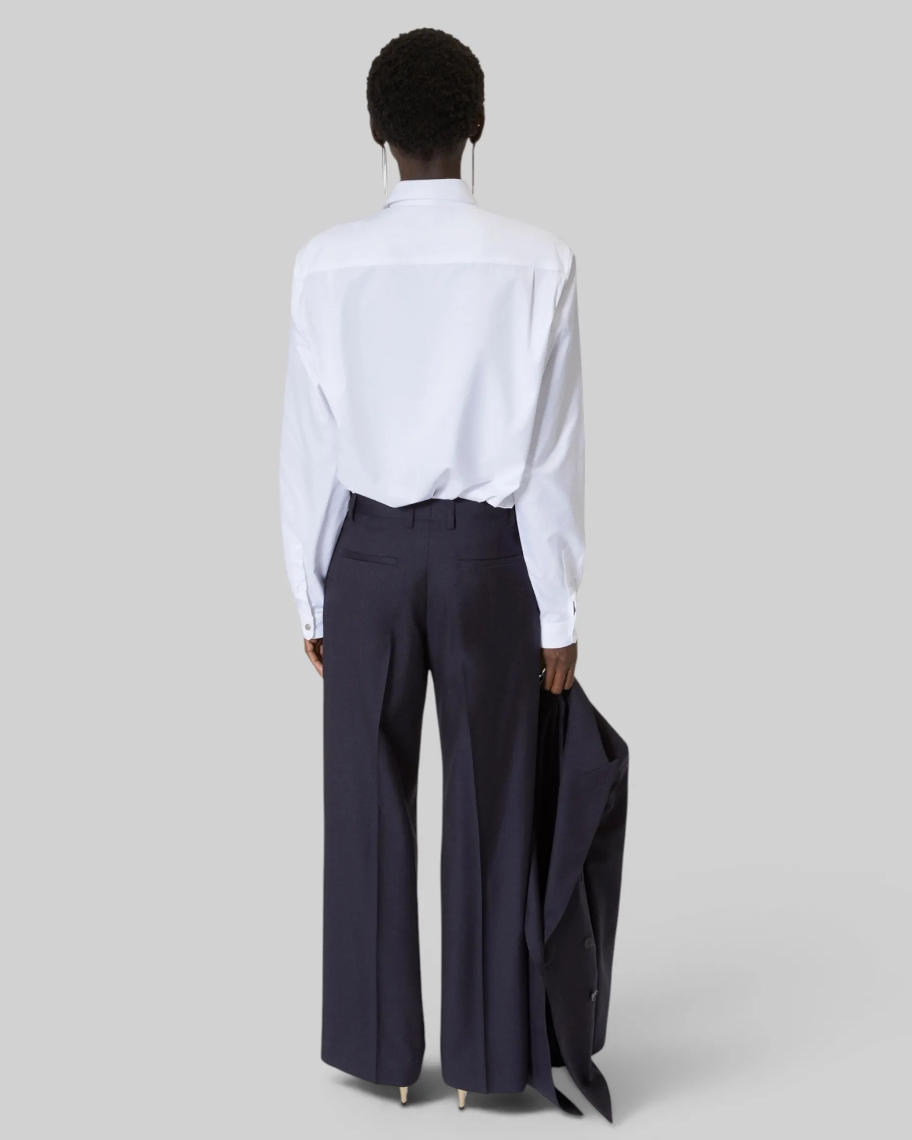 Pantalon tailleur large en laine rayé marine