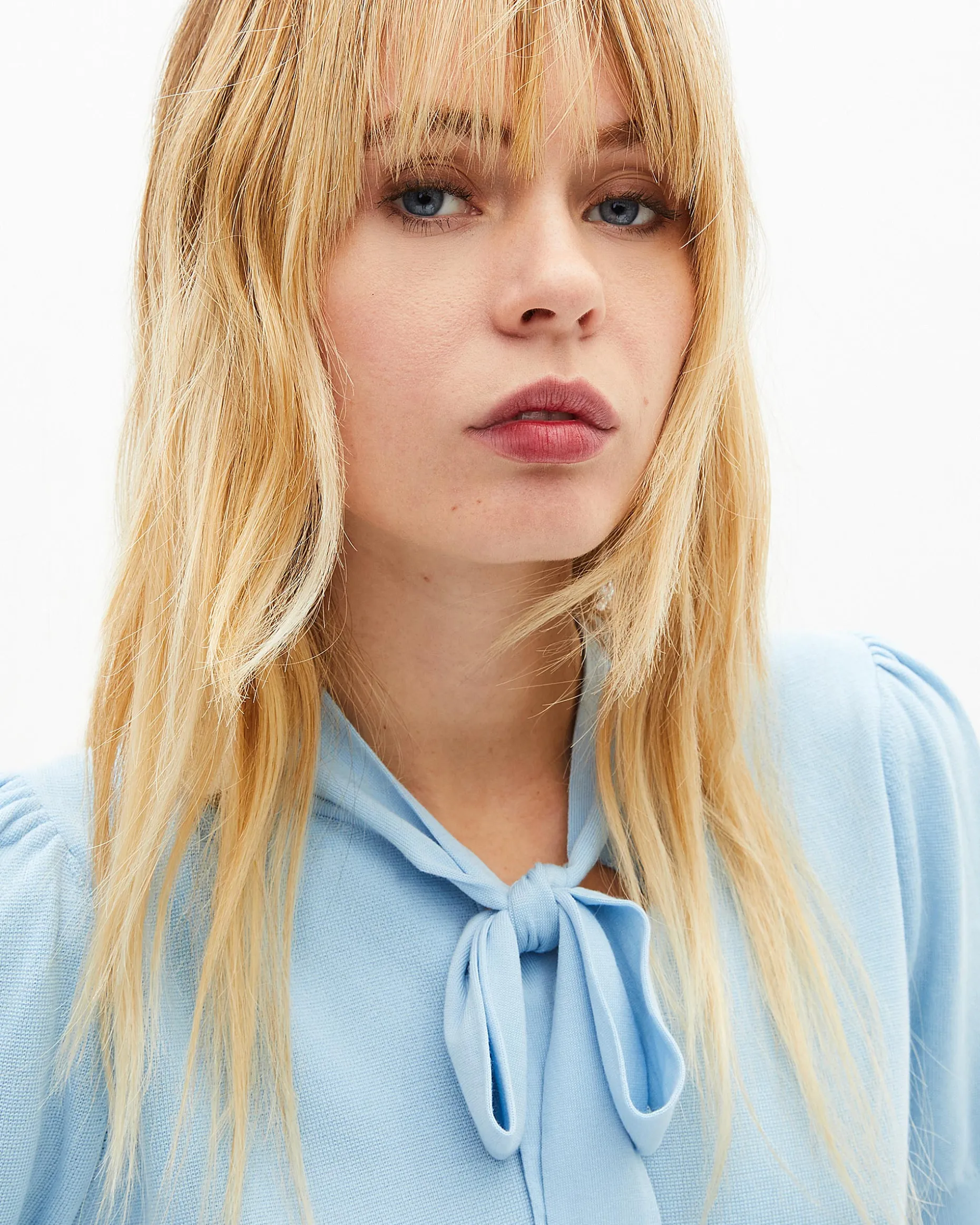 Pull col lavallière en coton mélangé bleu