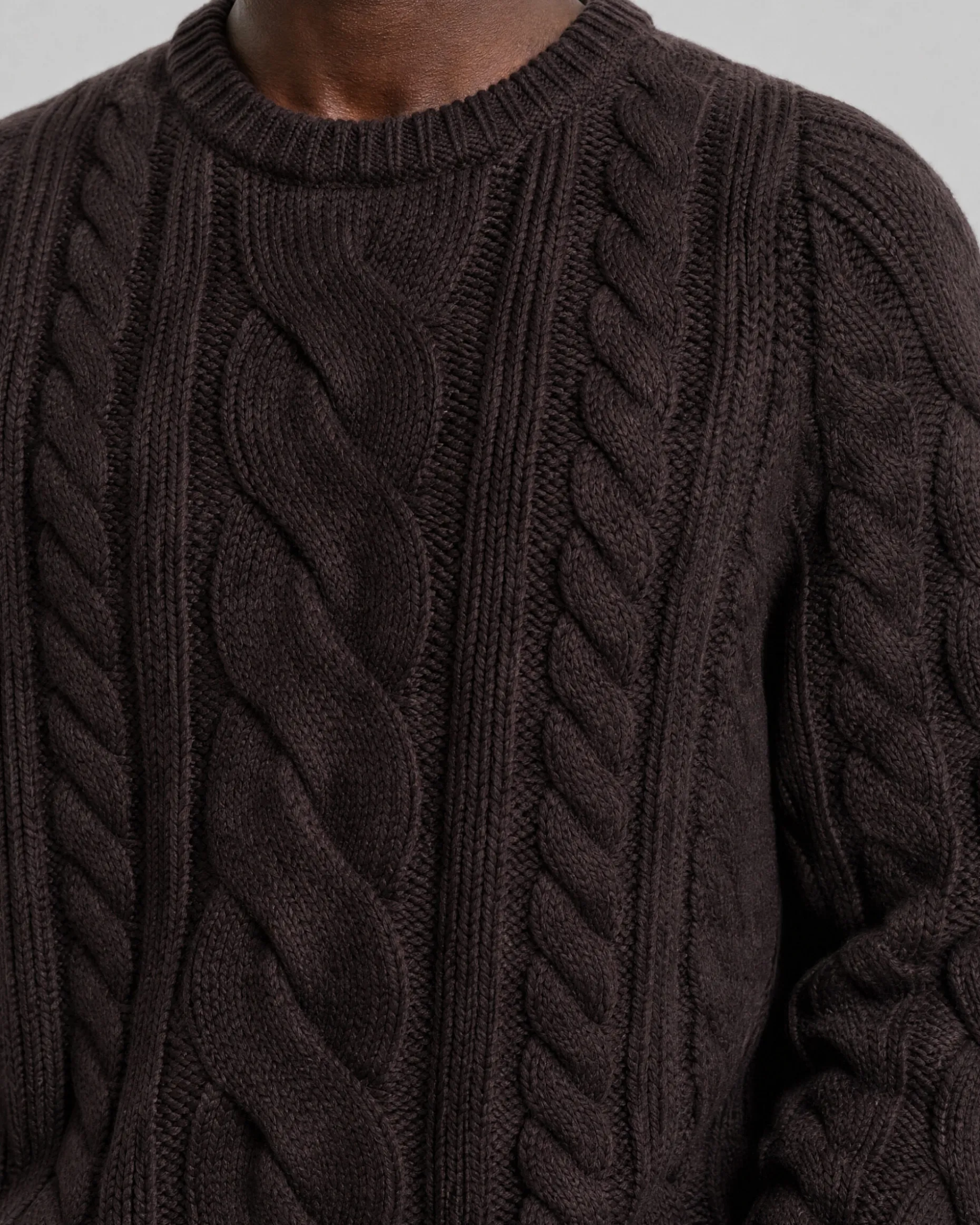Pull col rond torsadé en laine marron