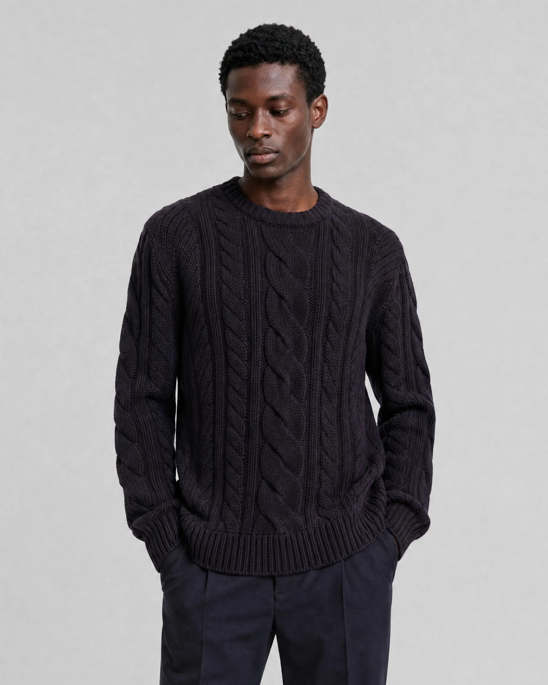 Pull col rond torsadé en laine marine