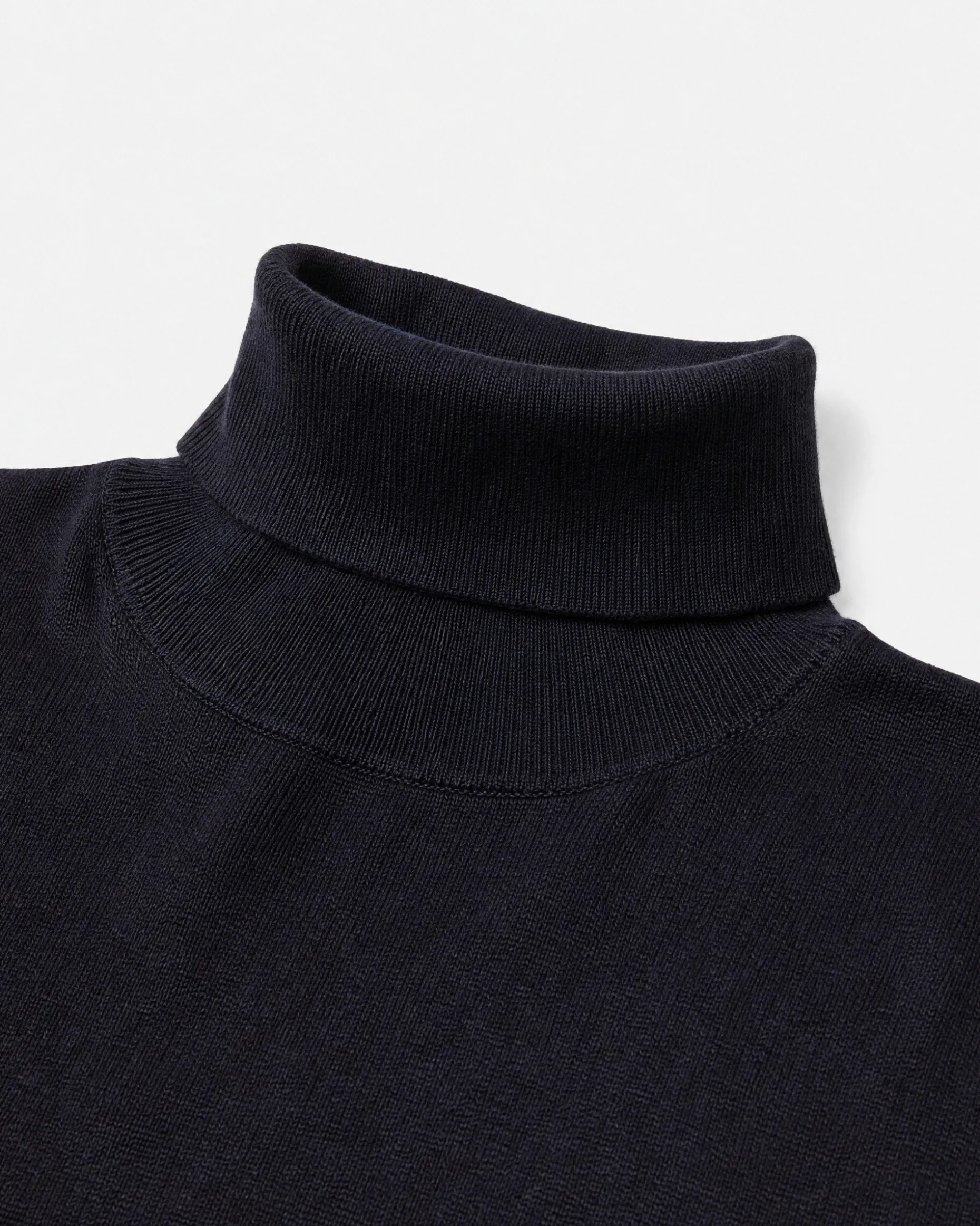 Pull col roulé en laine mérinos marine