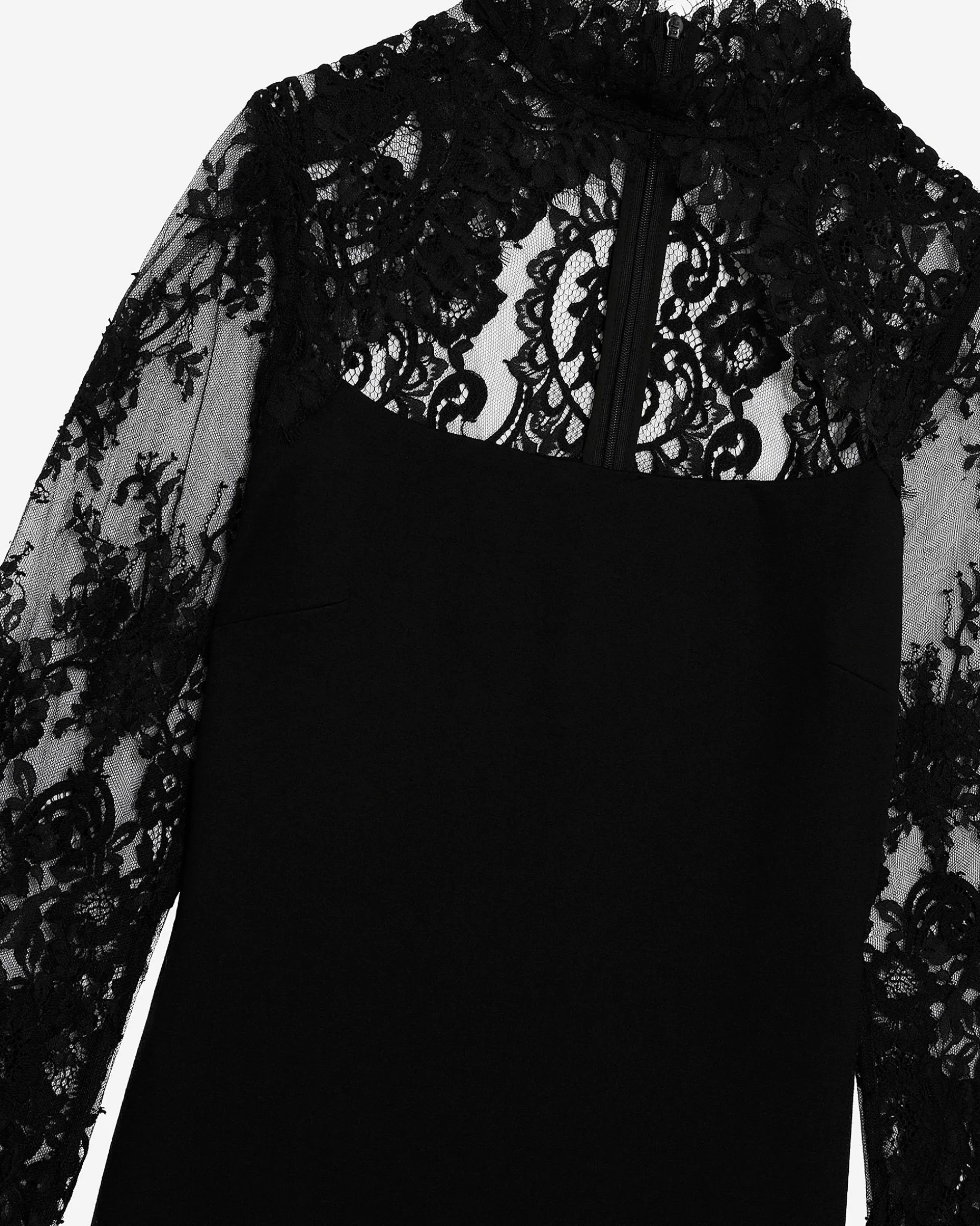 Robe courte avec dentelle noire
