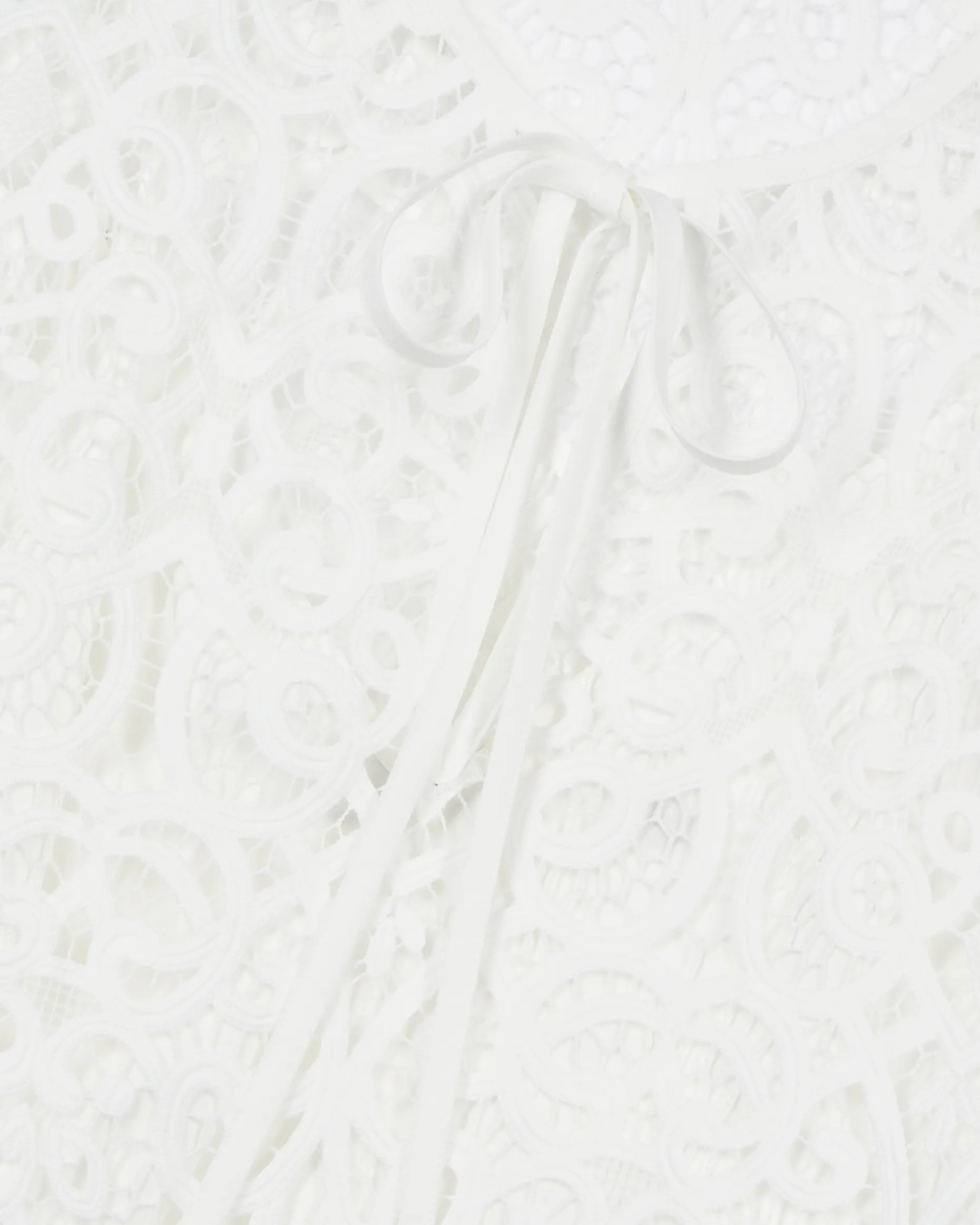 Robe courte en dentelle blanche