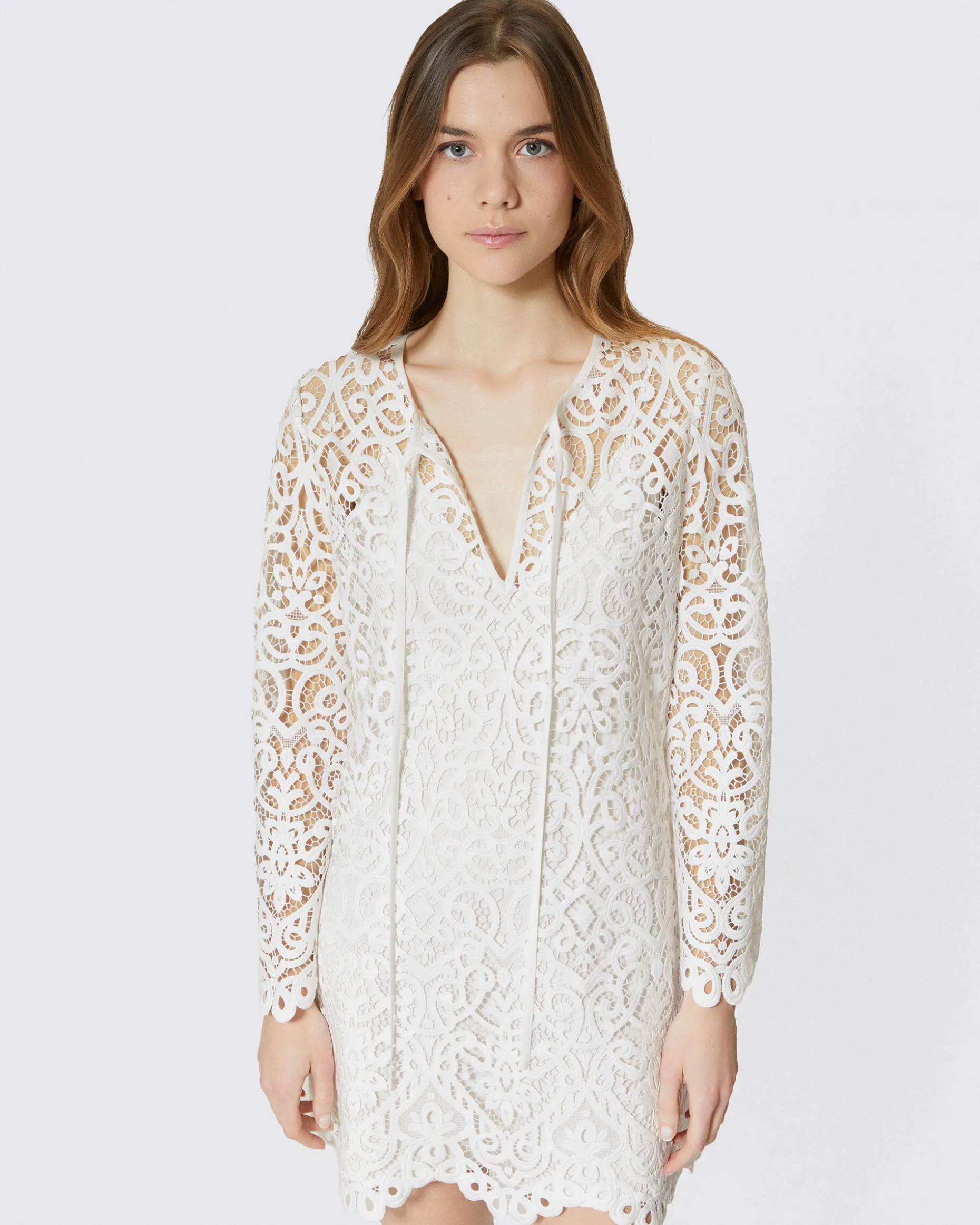 Robe courte en dentelle blanche