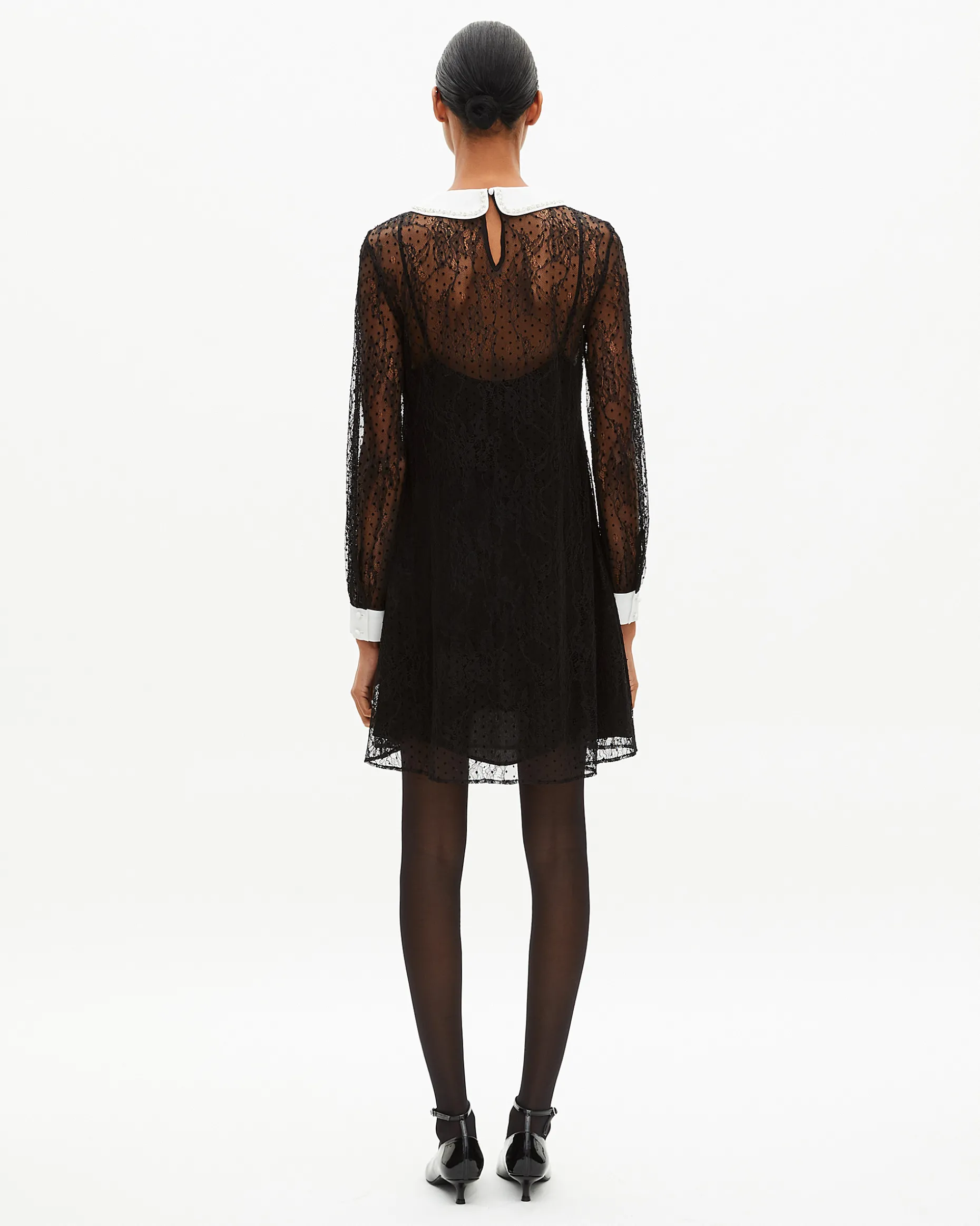 Robe courte en dentelle plumetis et strass noire