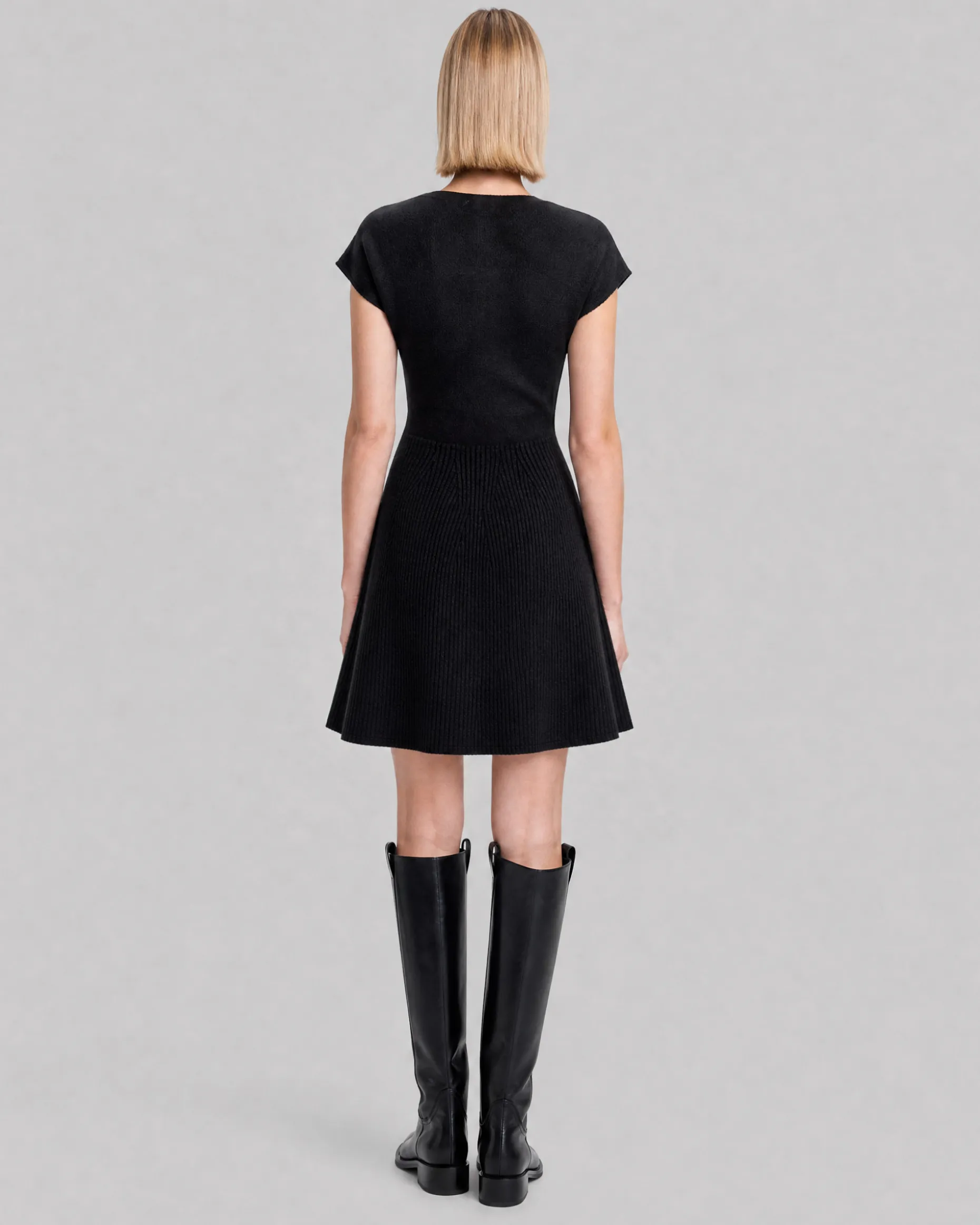 Robe courte en maille noire