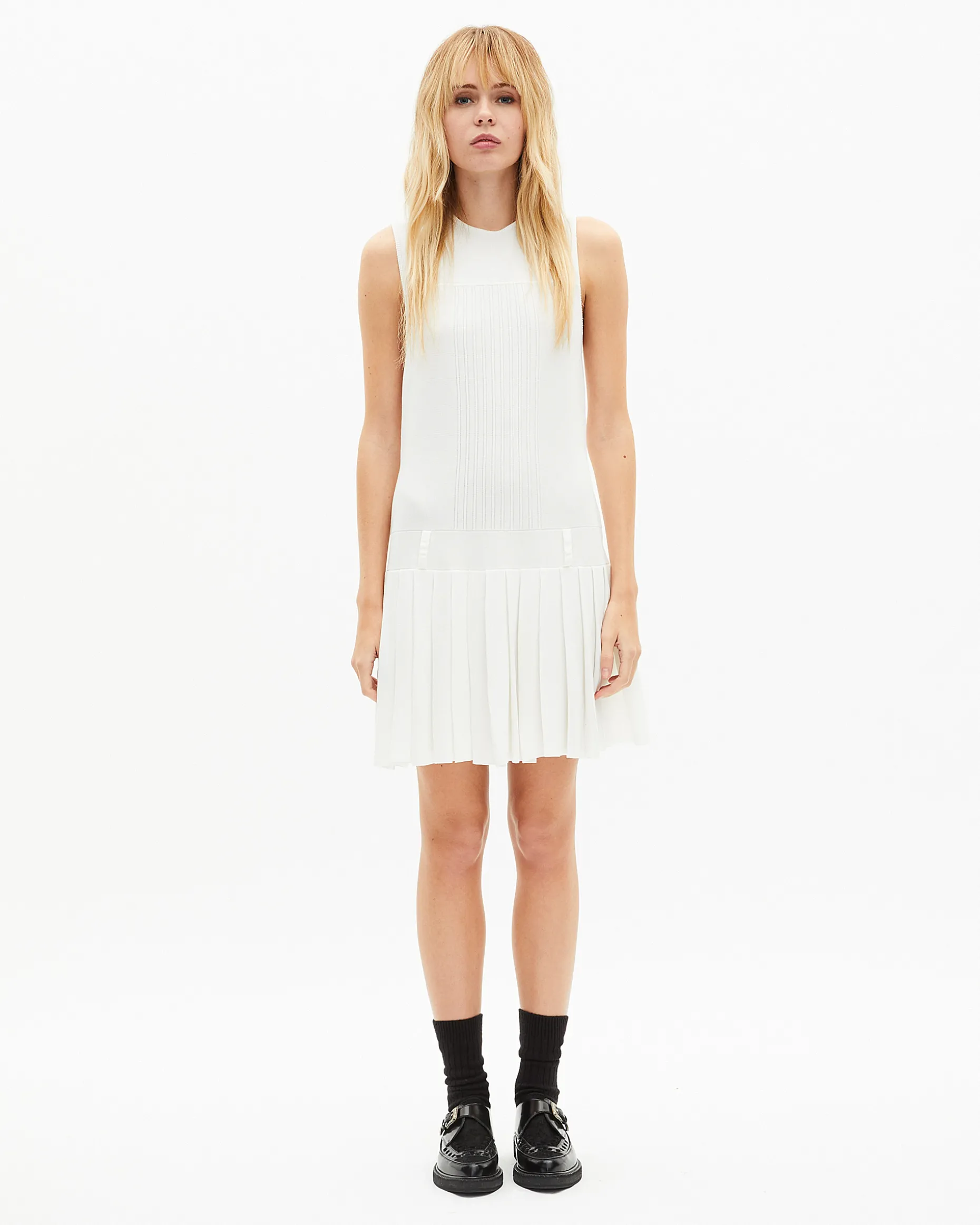 Robe courte en maille plissée écrue
