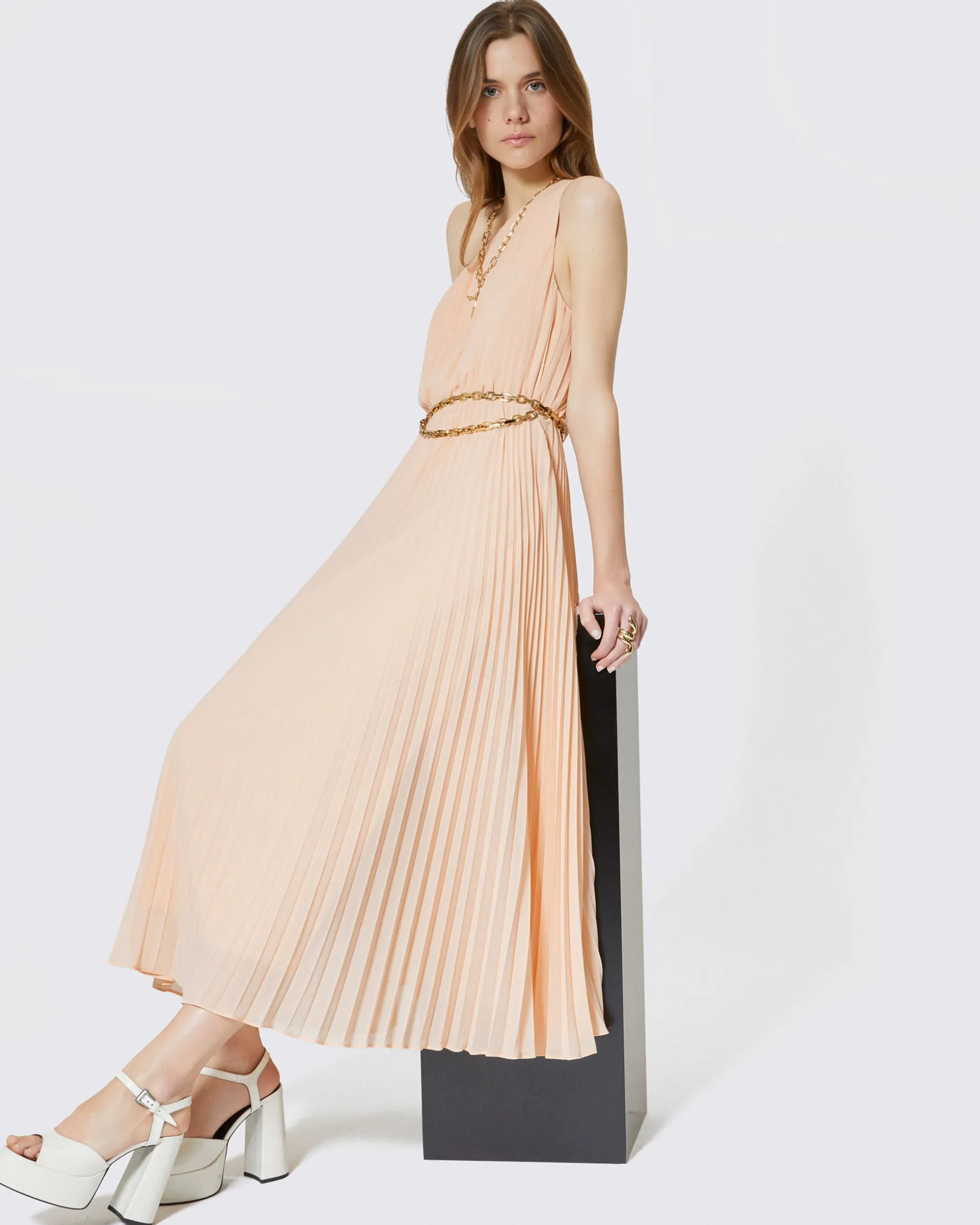 Robe longue asymétrique plissée pêche
