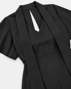 Robe longue col lavallière en satin marron