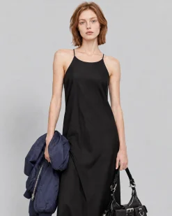 Robe longue dos croisé en satin noire
