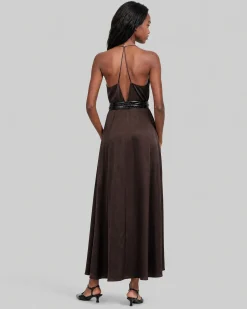 Robe longue dos croisé en satin marron
