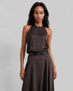 Robe longue dos croisé en satin marron