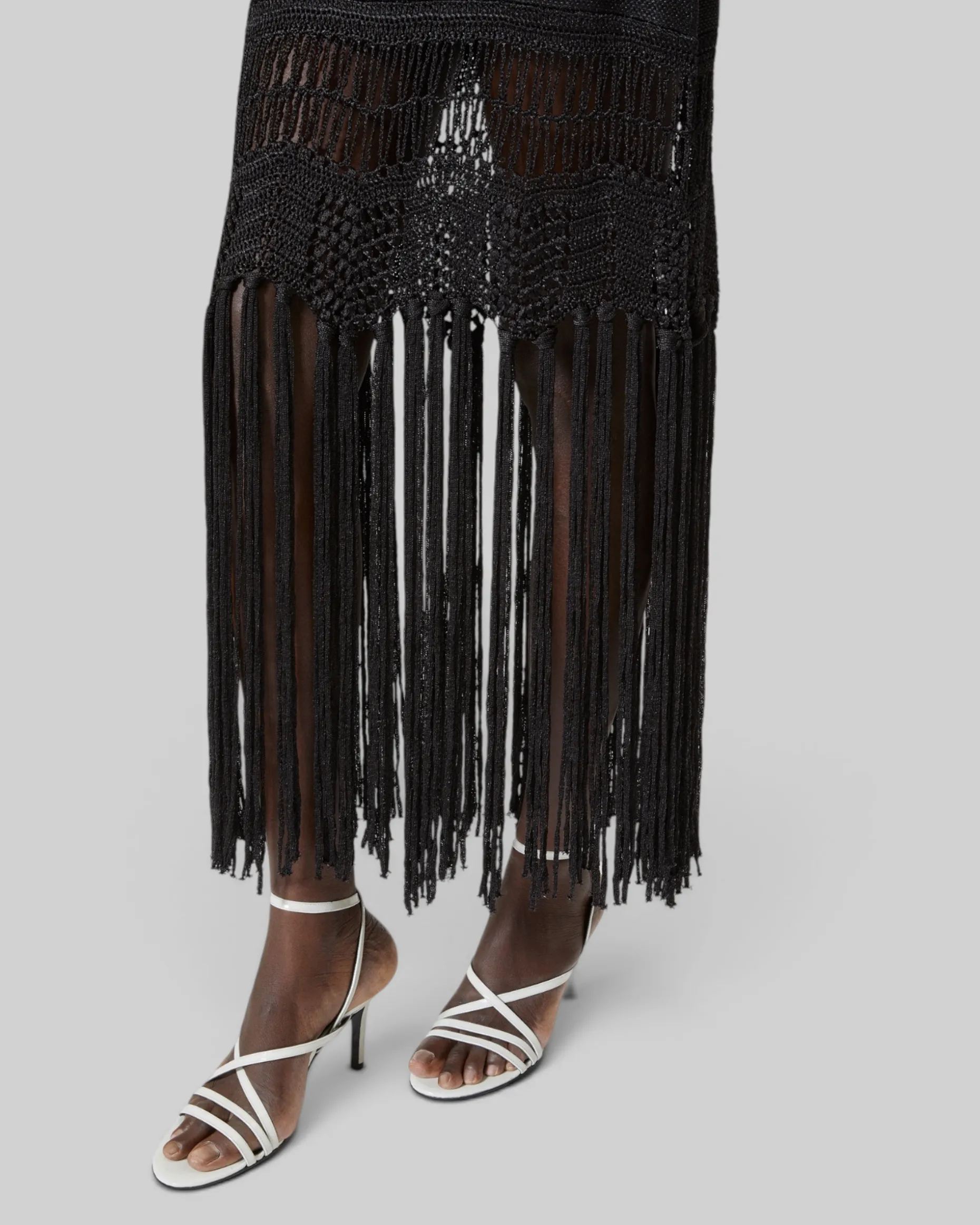 Robe longue dos nu avec franges en maille noire