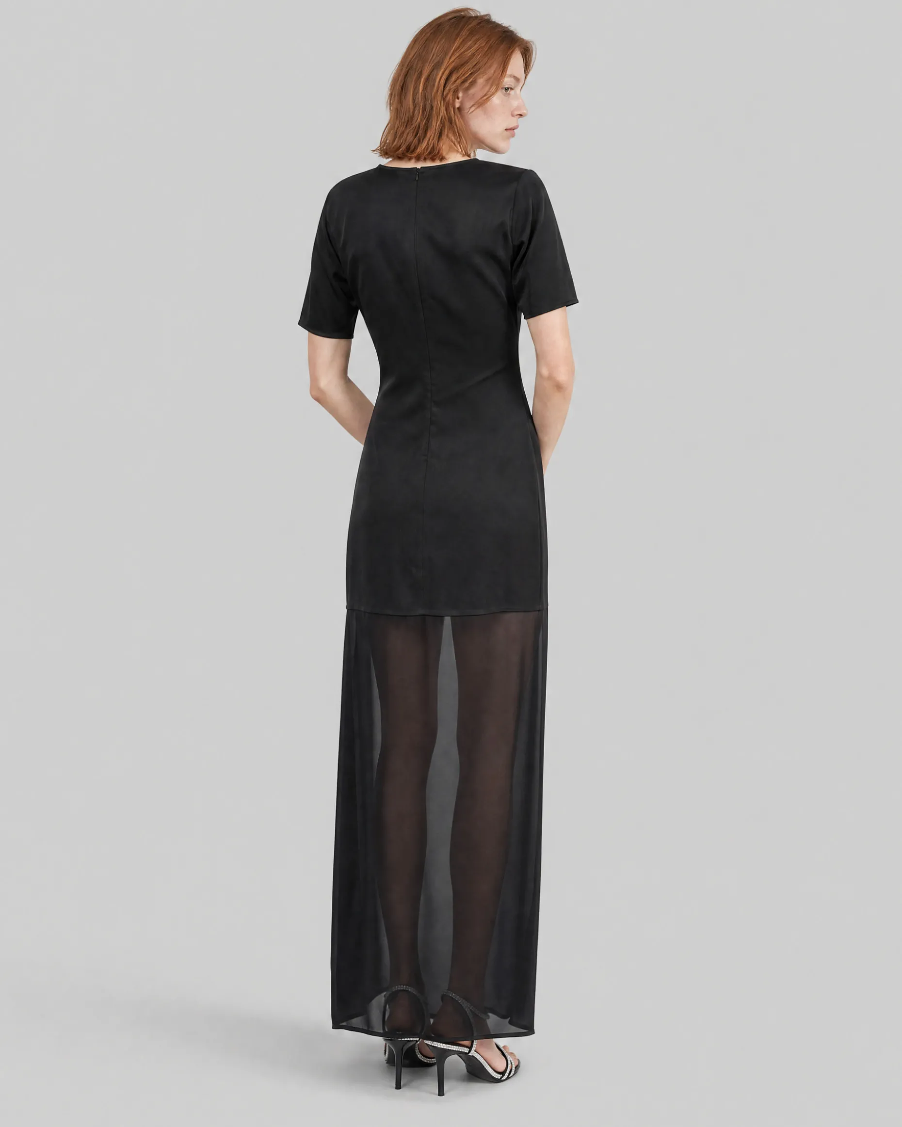 Robe longue en satin noire