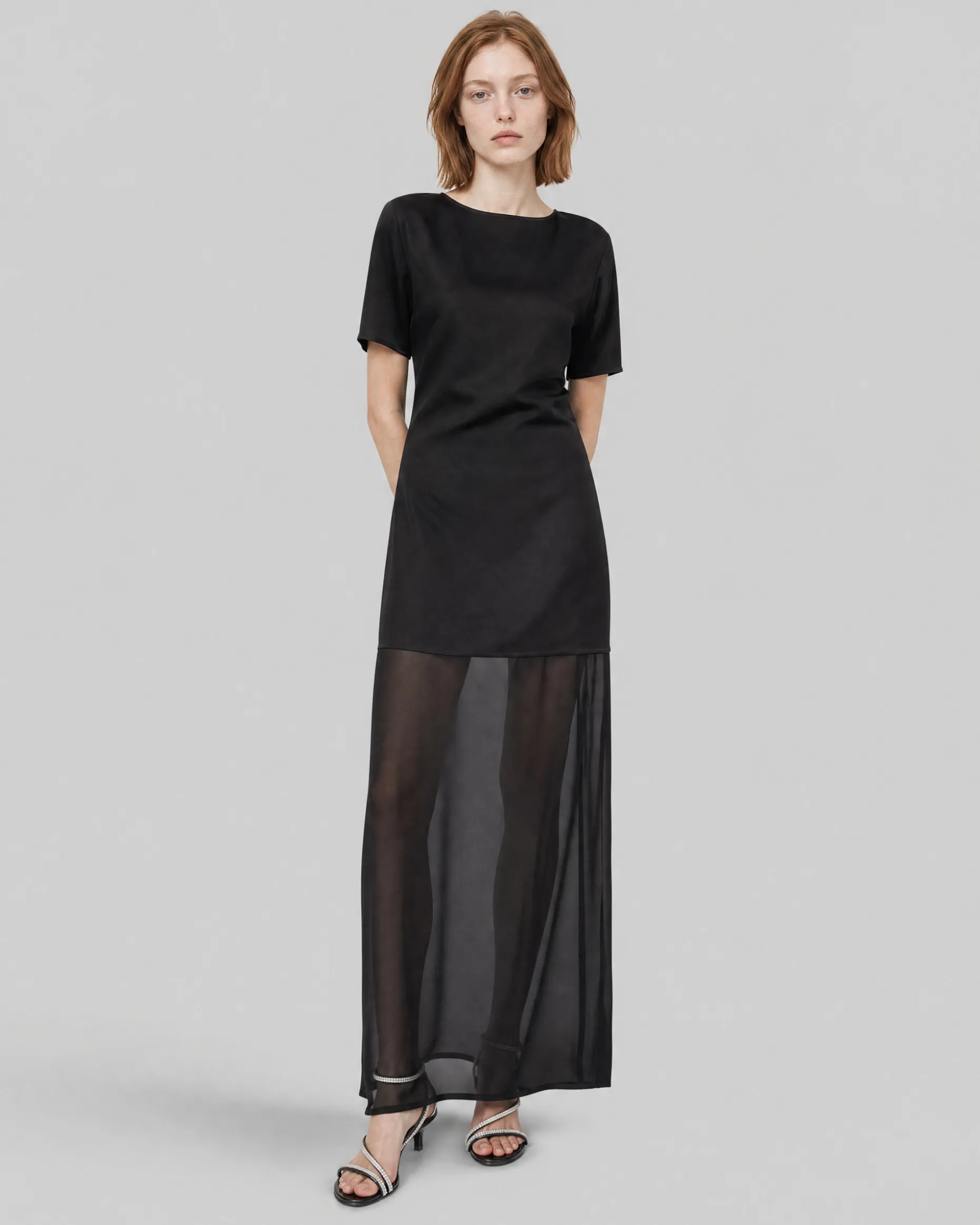 Robe longue en satin noire