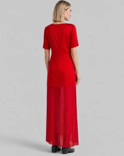 Robe longue en satin rouge