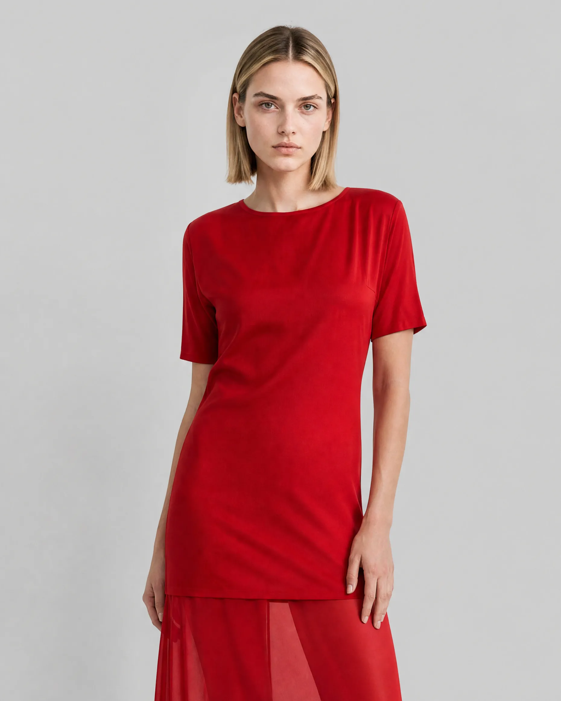 Robe longue en satin rouge