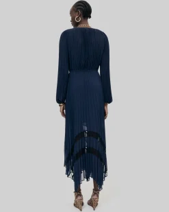 Robe longue plissée avec dentelle bleu marine