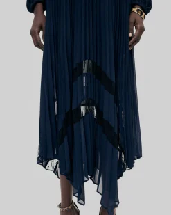 Robe longue plissée avec dentelle bleu marine