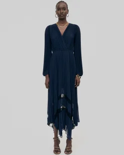 Robe longue plissée avec dentelle bleu marine