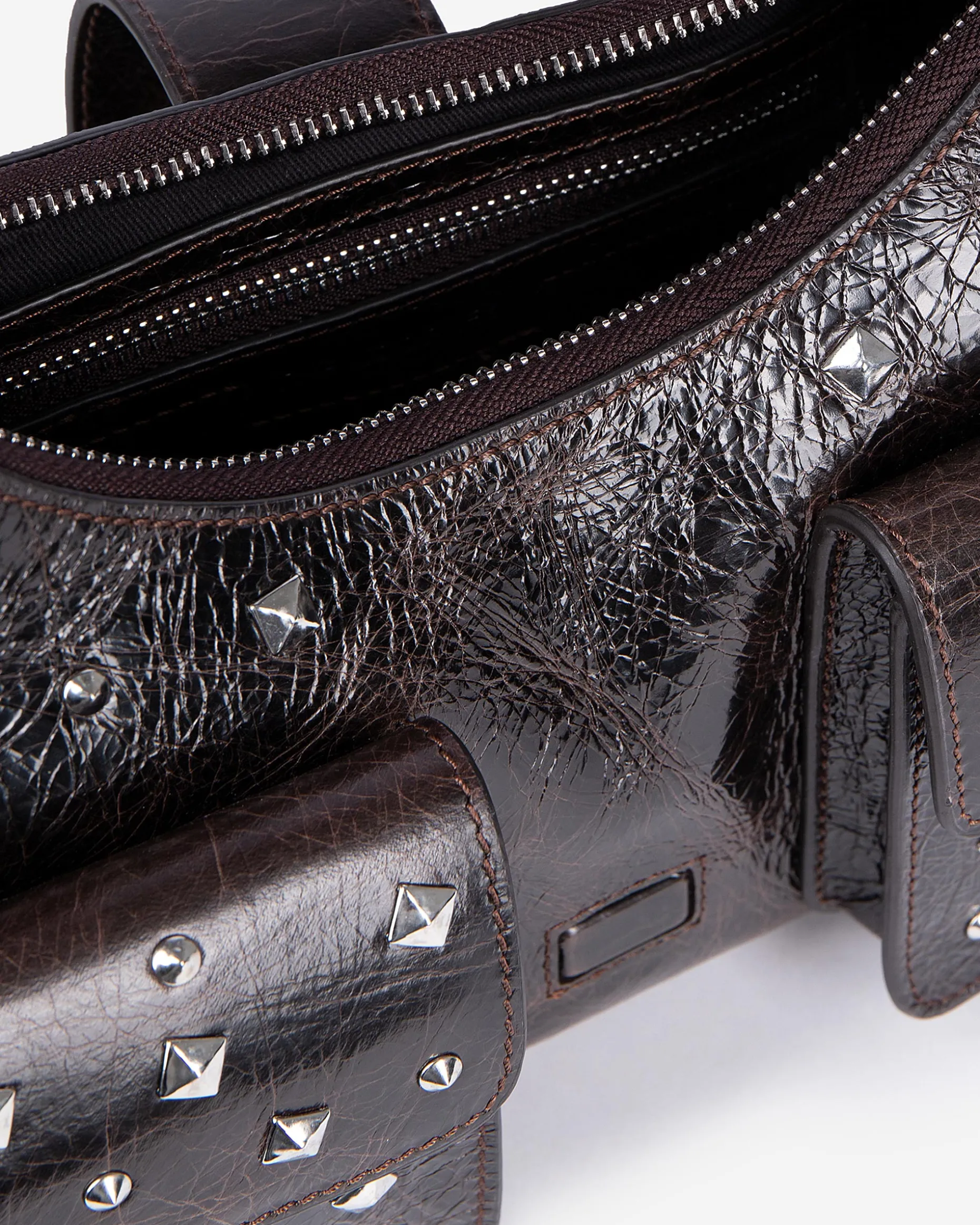 Sac Amelia clouté en cuir craquelé marron