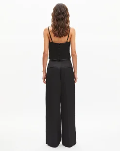 Top avec détails de nœuds noir